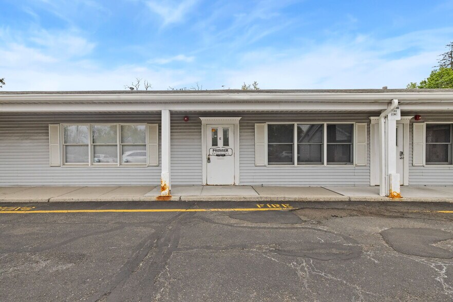 More Photos Of 500 New Hempstead Rd, New City Medical For Sale