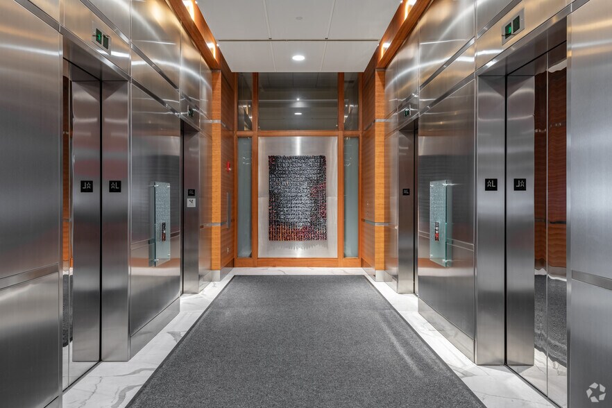 More Photos Of 875 E Wisconsin Ave, Milwaukee Office For Lease