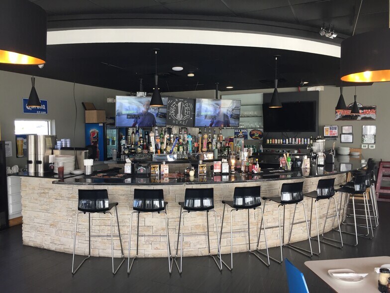 More Photos Of 350 E Seminole Blvd, Sanford Freestanding For Sale