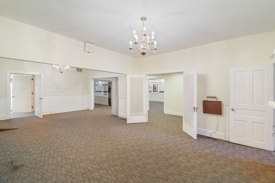 More Photos Of 406 Wharf St, Loudon Funeral Home For Sale