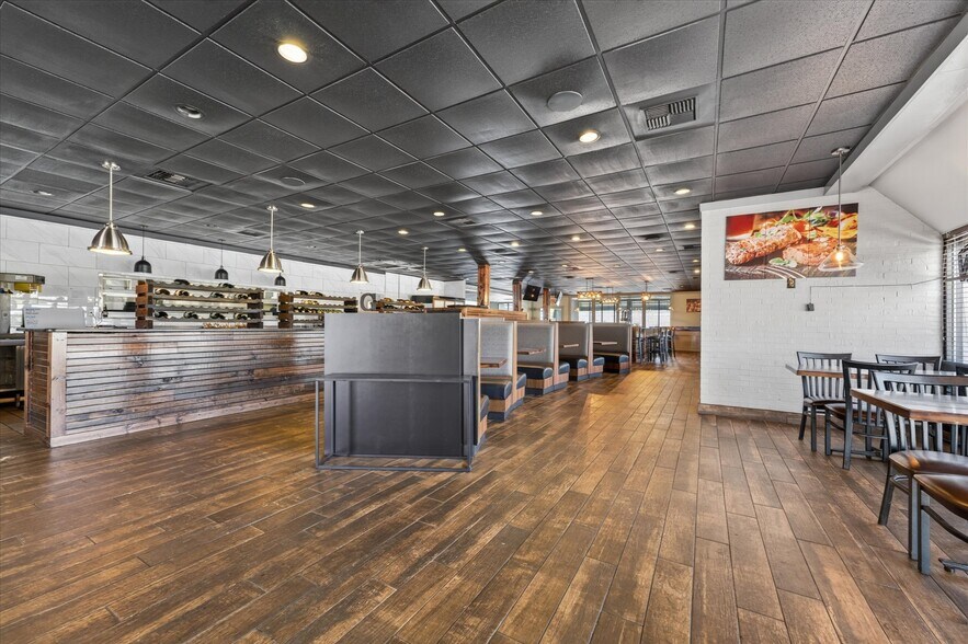 More Photos Of 4000 Fort Campbell Blvd, Hopkinsville Restaurant For Sale