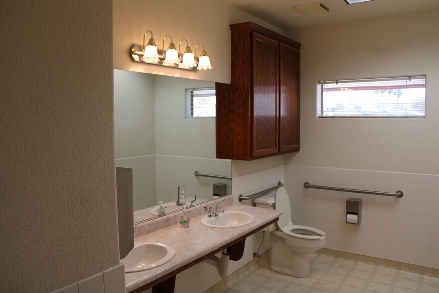 More Photos Of 606 S 9th St, Las Vegas Office Residential For Lease