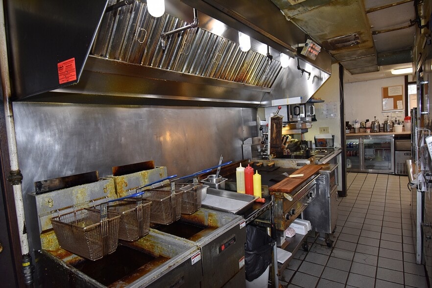 More Photos Of 911 South St, Jesup Restaurant For Sale