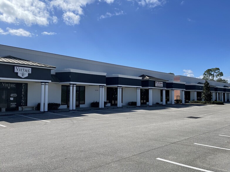More Photos Of 1220 Hand Ave, Ormond Beach Showroom For Lease