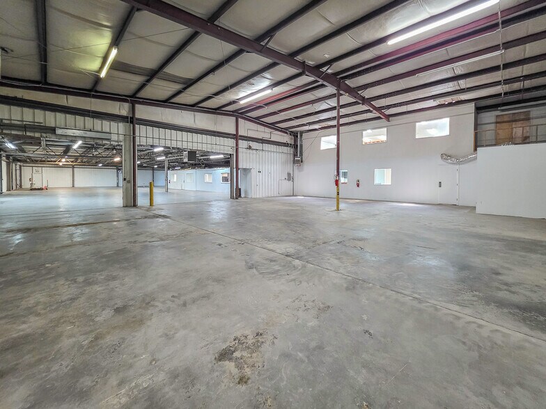 More Photos Of 3800 New McEver Rd, Acworth Warehouse For Lease