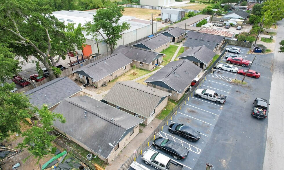 More Photos Of 8814 Manus St, Houston Apartments For Sale