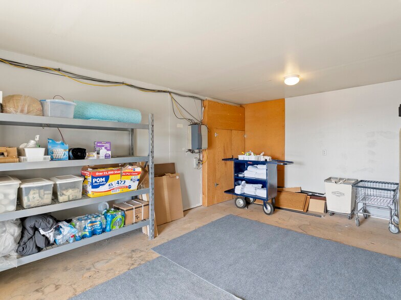 More Photos Of 307 S Main St, Huntington Hotel For Sale