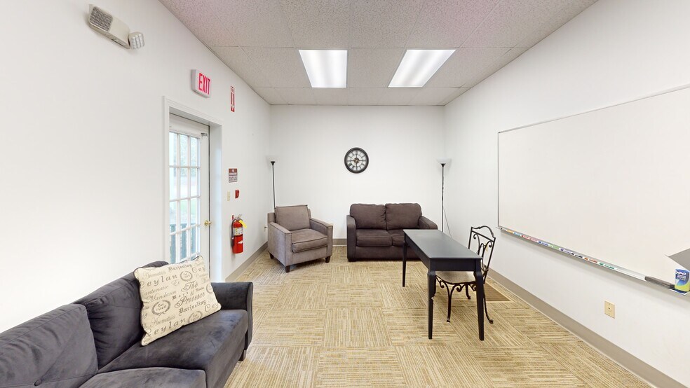 More Photos Of 360 Route 101, Bedford Medical For Lease