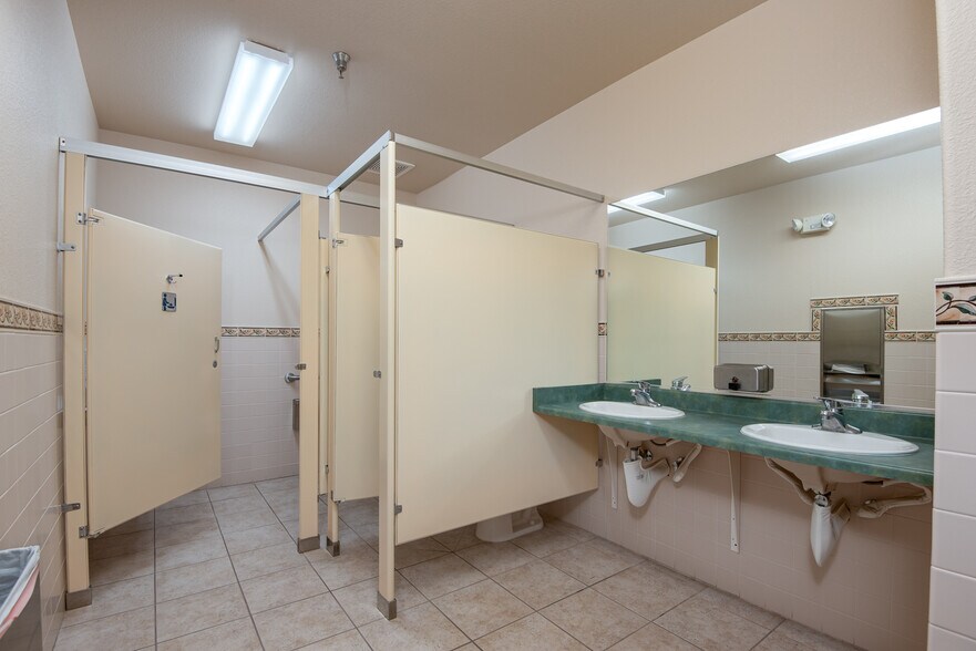 More Photos Of 5 Pine Cone Rd, Dayton Office For Sale