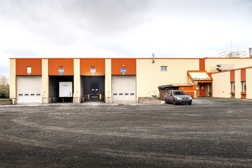 More Photos Of 2620 Rue Bernard-Pilon, Saint-Mathieu-de-Beloeil Manufacturing For Sale