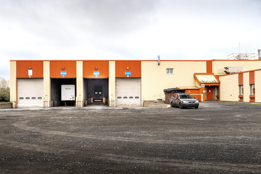 More Photos Of 2620 Rue Bernard-Pilon, St-Mathieu-de-Beloeil Manufacturing For Sale