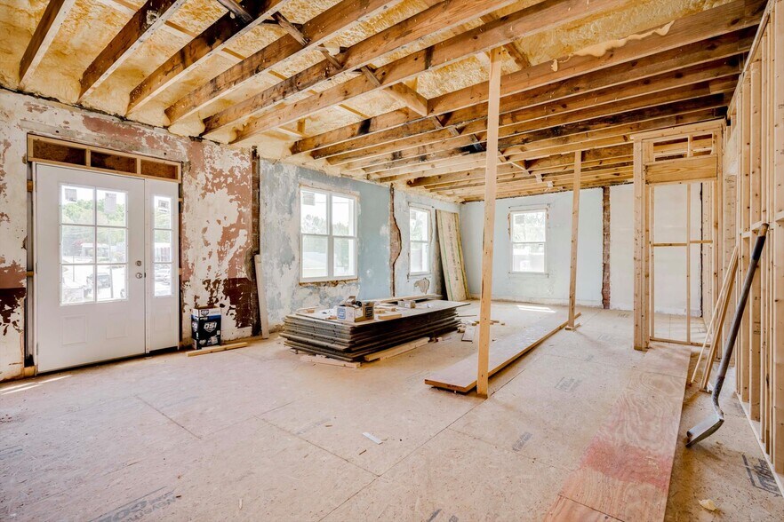 More Photos Of 111 Main Street, Lincolnton Flex For Sale