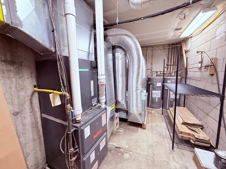 More Photos Of 391 Bank St, Ottawa Storefront Retail Office For Sale