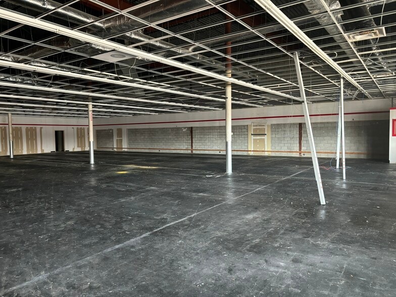 More Photos Of 210 S Jefferson St, Huntington Unknown For Lease