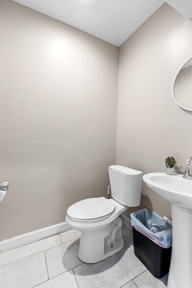 More Photos Of 1500 E Commercial Blvd, Fort Lauderdale Freestanding For Sale