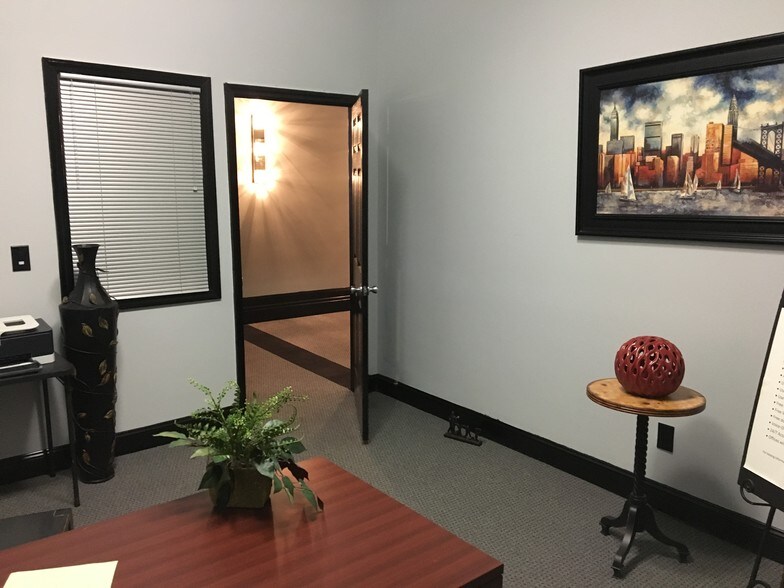 More Photos Of 310-314 E Main Ave, Bowling Green Office For Lease