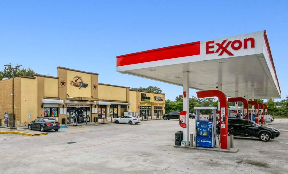 Primary Photo Of 13831 Huffmeister Rd, Cypress Service Station For Sale