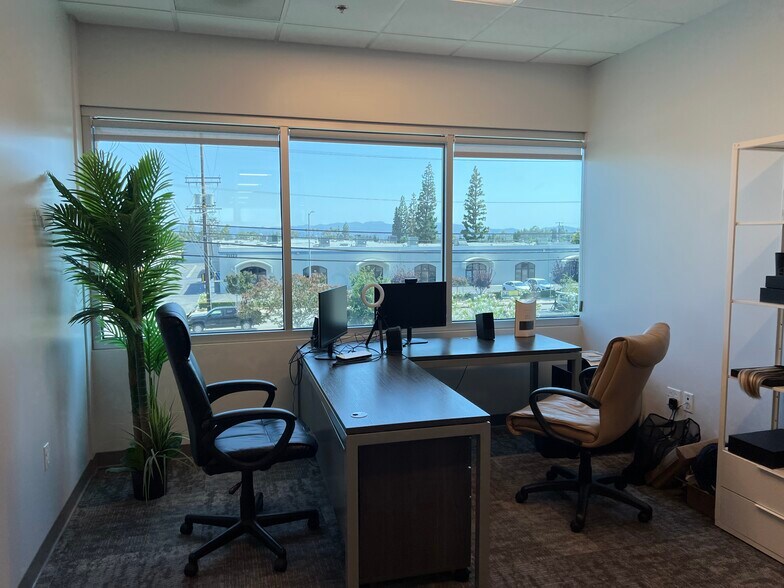 More Photos Of 21123 Nordhoff St, Chatsworth Warehouse For Lease