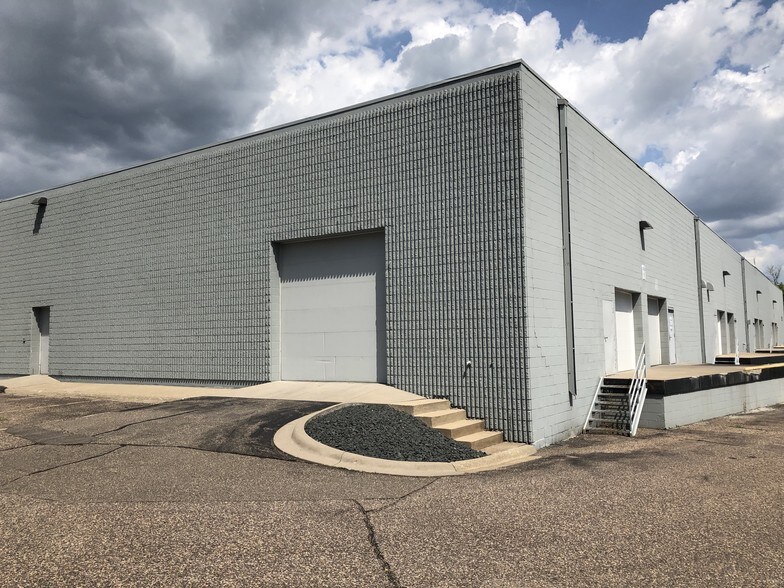 More Photos Of 2506-2526 Northland Dr, Mendota Heights Warehouse For Lease