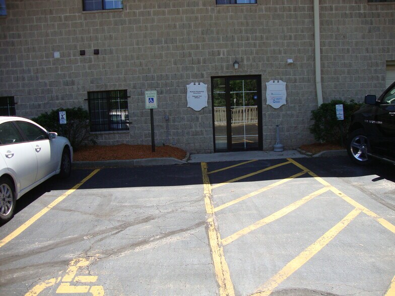 More Photos Of 6520 W Layton Ave, Greenfield Medical For Lease