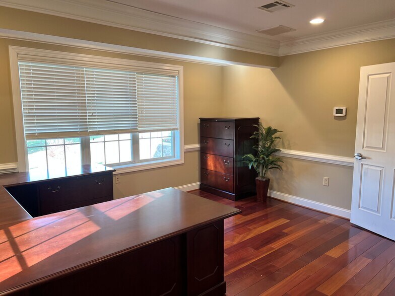 More Photos Of 205 Graves Mill Rd, Lynchburg Office For Lease