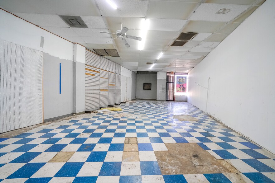 More Photos Of 4906 Harrisburg Blvd, Houston Storefront For Lease