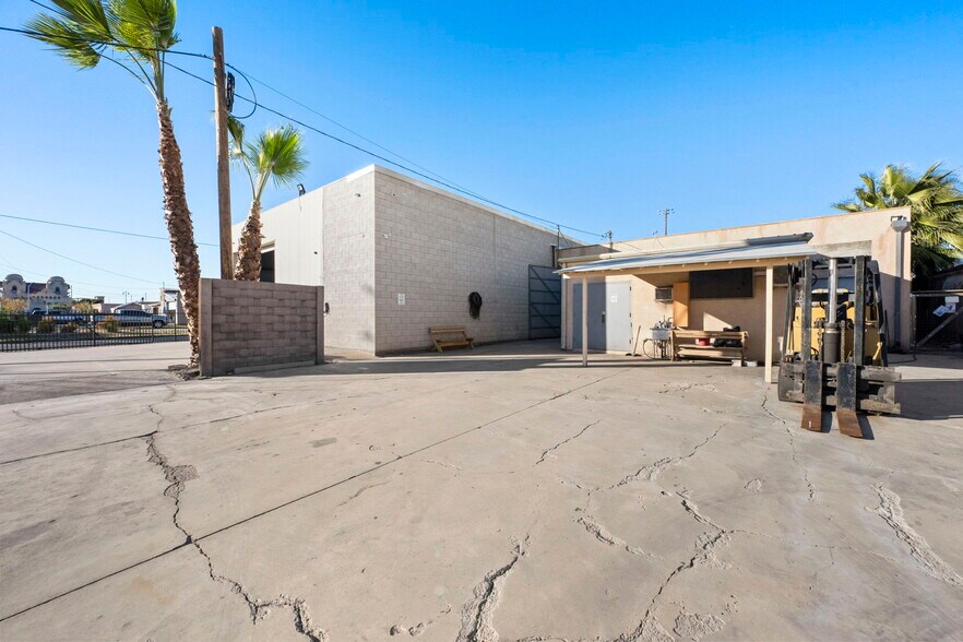 More Photos Of 1033-1047 W 3rd St, San Bernardino Warehouse For Sale