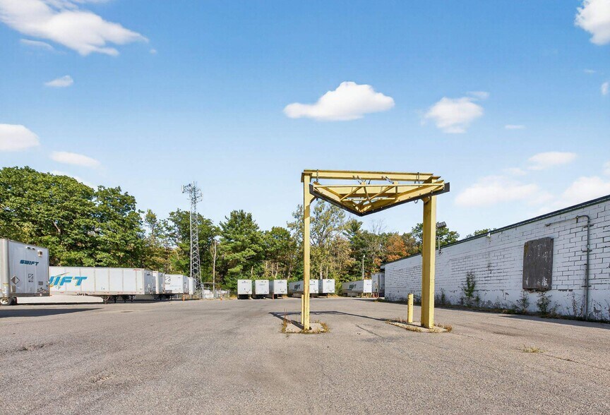 More Photos Of 42 Verbraska Ave, Amsterdam Distribution For Sale
