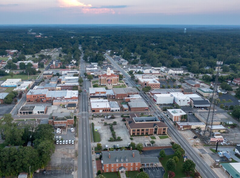 More Photos Of 106-108 N Church St, Thomaston Storefront For Sale