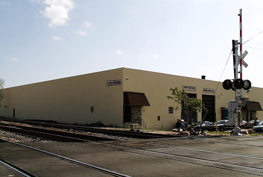 More Photos Of 7100-7150 NW 37th Ave, Miami Warehouse For Lease