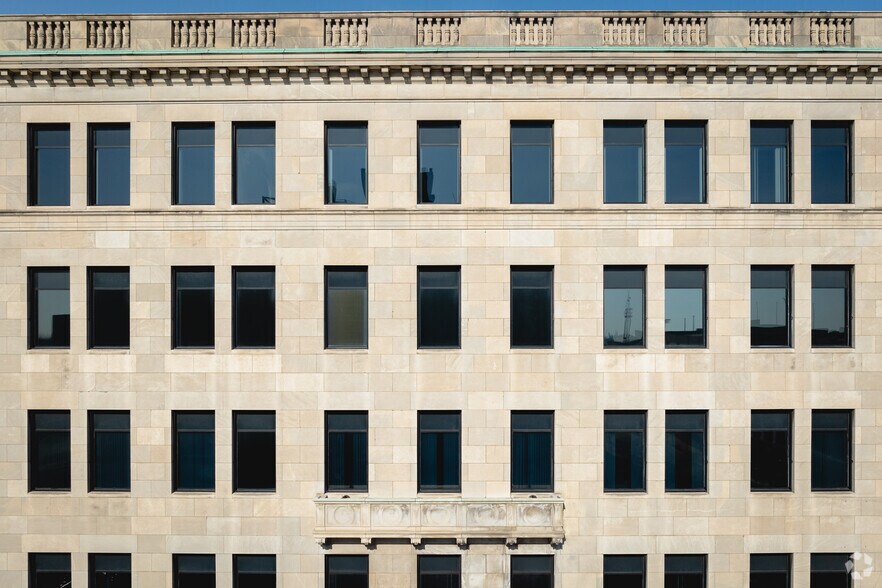 More Photos Of 600 N Jefferson St, Toledo Office For Lease