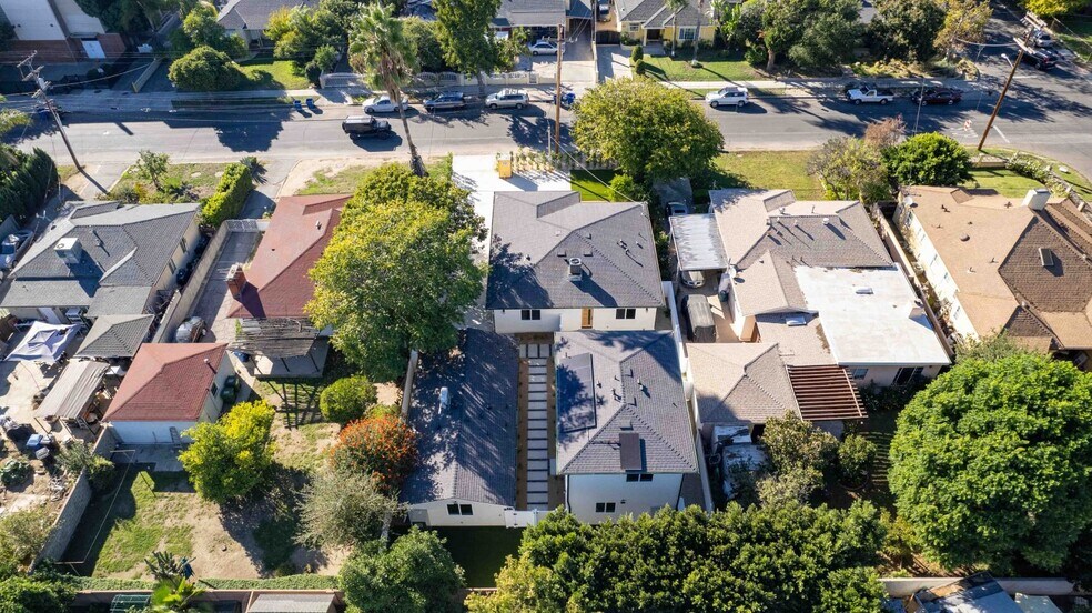 More Photos Of 6842 Cedros Ave, Van Nuys Apartments For Sale