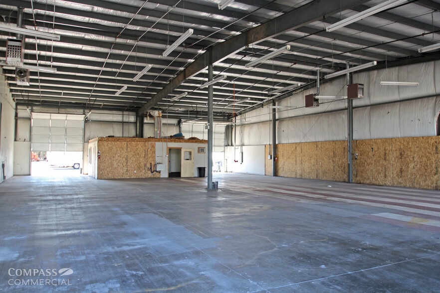 More Photos Of 62980 Boyd Acres Rd, Bend Warehouse For Lease
