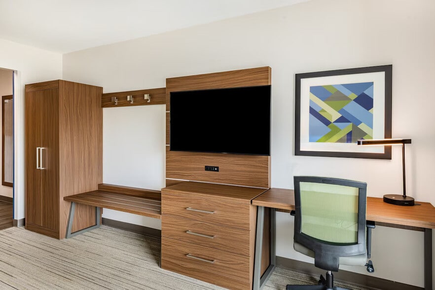 More Photos Of 905 O St, Lincoln Hotel For Sale