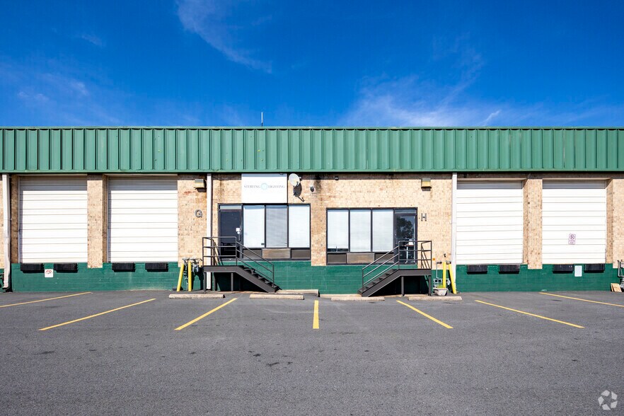 More Photos Of 201 Davis Dr, Sterling Unknown For Lease