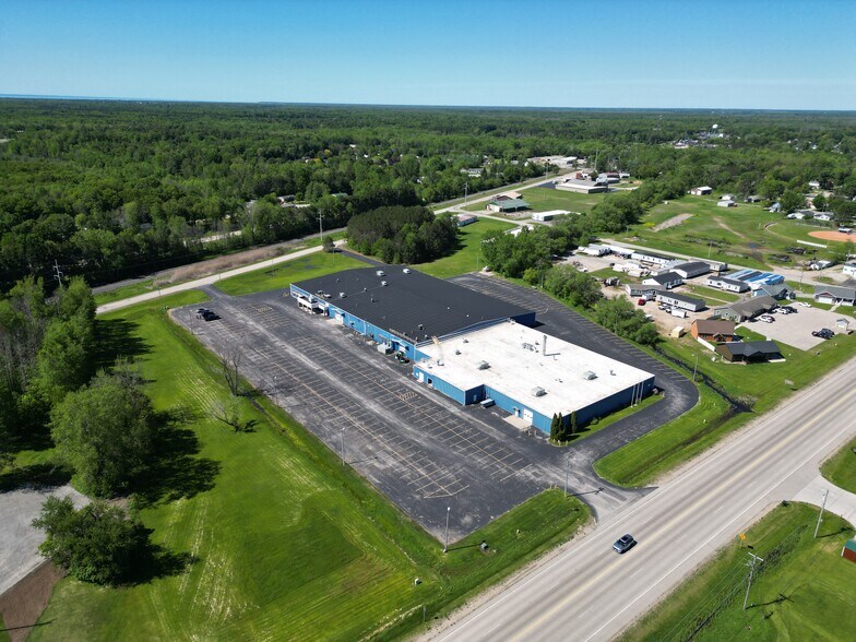 More Photos Of 701 Maple St, Peshtigo Warehouse For Lease