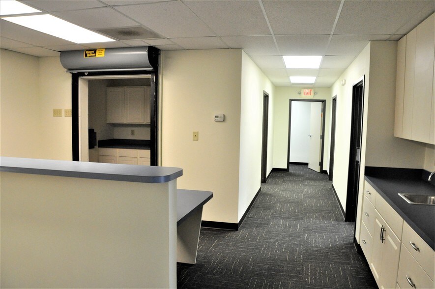 More Photos Of 1-19 E Pleasant St, Springfield Medical For Sale