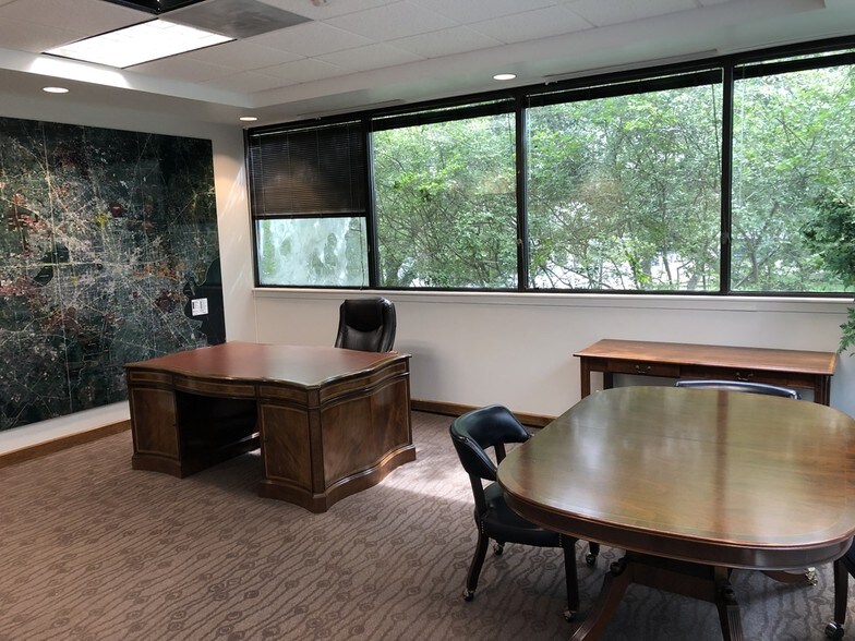 More Photos Of 5295 Hollister St, Houston Office For Sale