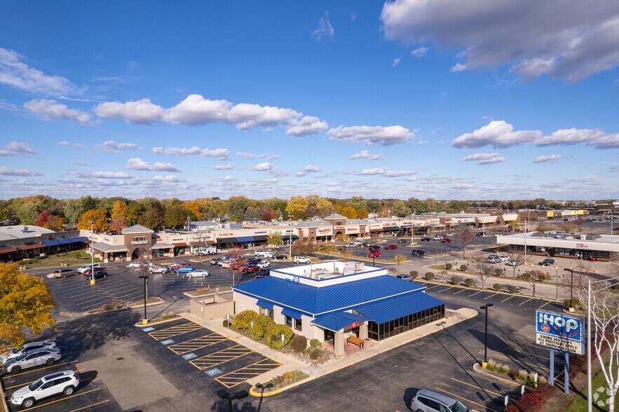 More Photos Of 29 Crystal Lake Plz, Crystal Lake Unknown For Lease