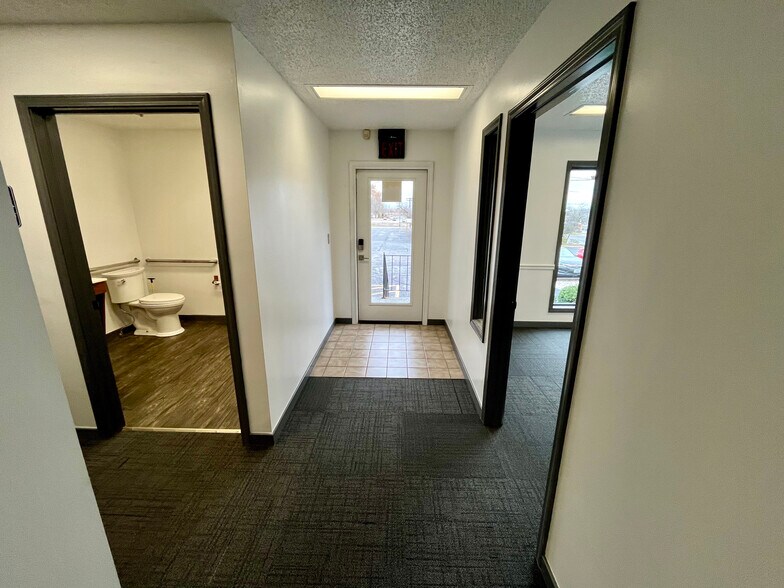 More Photos Of 1759 E Elm St, Springfield Office For Lease