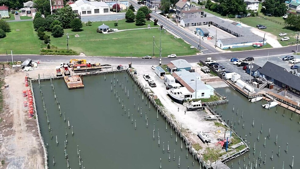 More Photos Of 15 Atlantic Ave, Wachapreague Marina For Sale