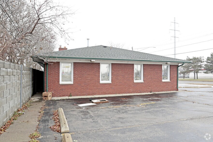 More Photos Of 15301 E 8 Mile Rd, Eastpointe Medical For Lease