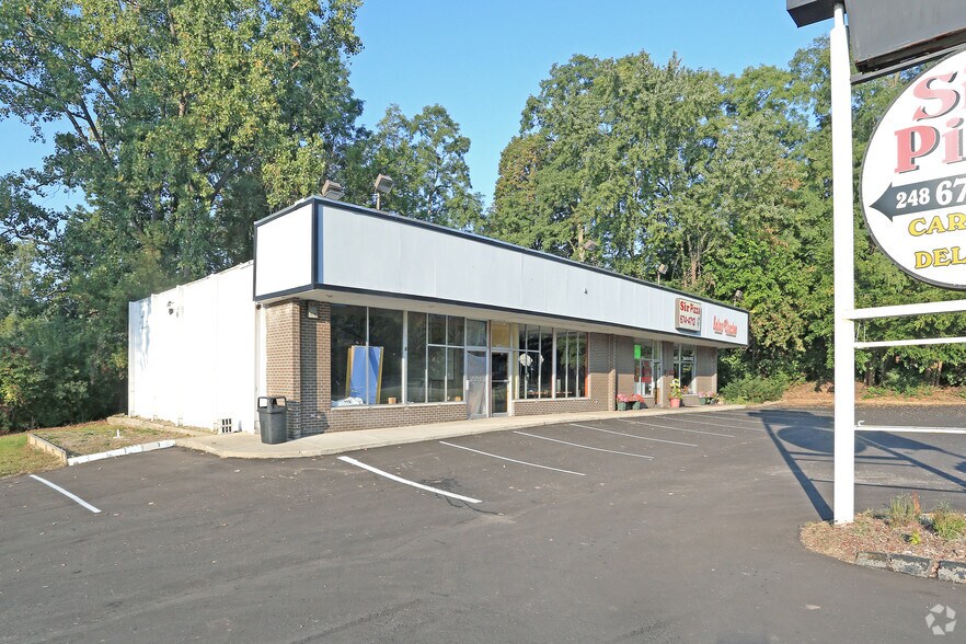 More Photos Of 3243-3265 W Walton Blvd, Waterford Restaurant For Lease