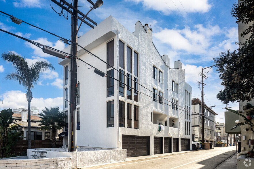 More Photos Of 14 Mast, Marina Del Rey Apartments For Sale