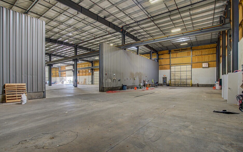 More Photos Of 4701 United Dr, Oklahoma City Warehouse For Lease