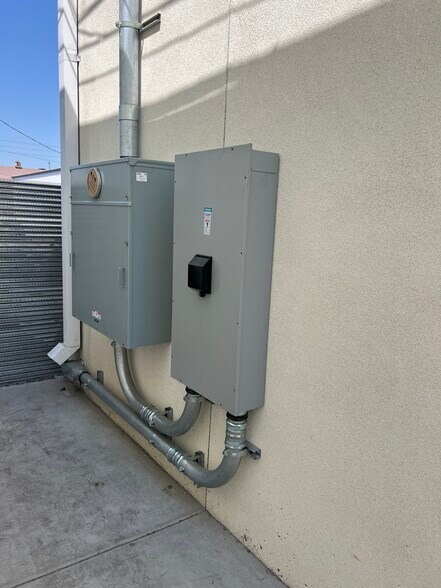 More Photos Of 1321 Cota Ave, Long Beach Industrial For Sale