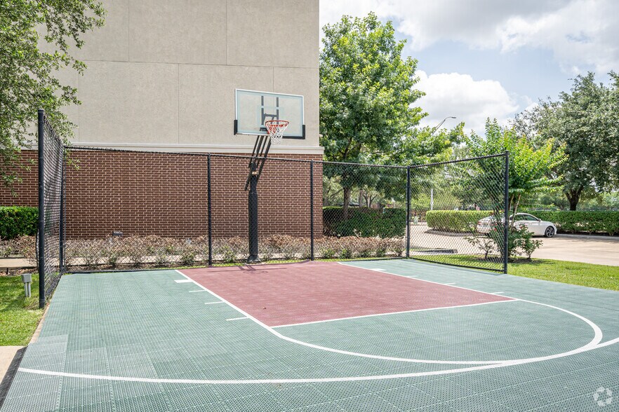 More Photos Of 14450 Park Row, Houston Hotel For Sale