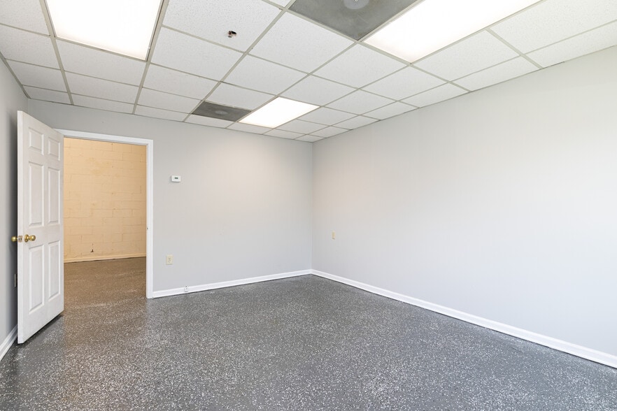 More Photos Of 1225 Canton Rd, Marietta Warehouse For Lease