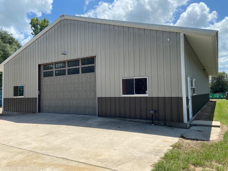 Primary Photo Of 20515 Kickapoo Rd, Waller Light Distribution For Sale