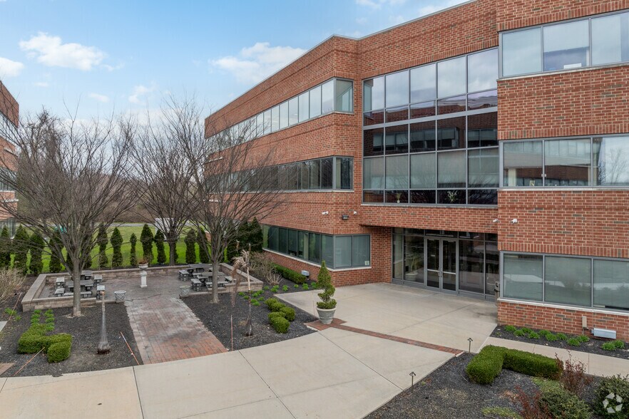 More Photos Of 1000 Waterview Dr, Hamilton Office For Lease